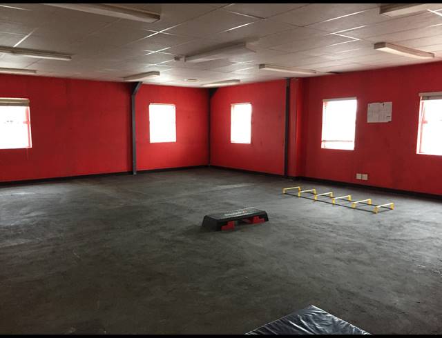 395M² WAREHOUSE RENTED IN WESTLAKE